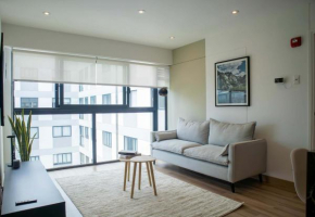 Majestic 2BR with Modern Pool in Miraflores